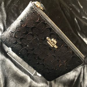Never worn Coach card purse 👛